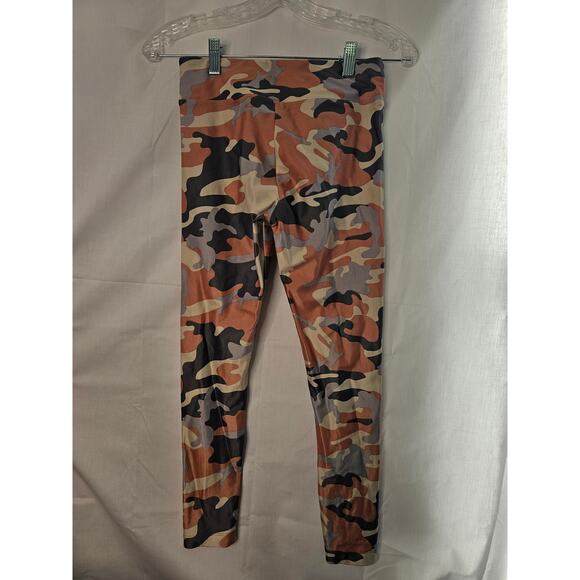Koral Camo Lustrous High Rise Leggings in Rose Quartz Camo size Midium - Picture 5 of 9